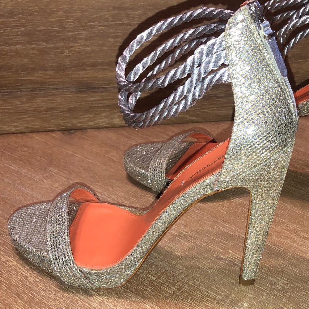 Via Spiga Naturalizer V-Penelope Heels